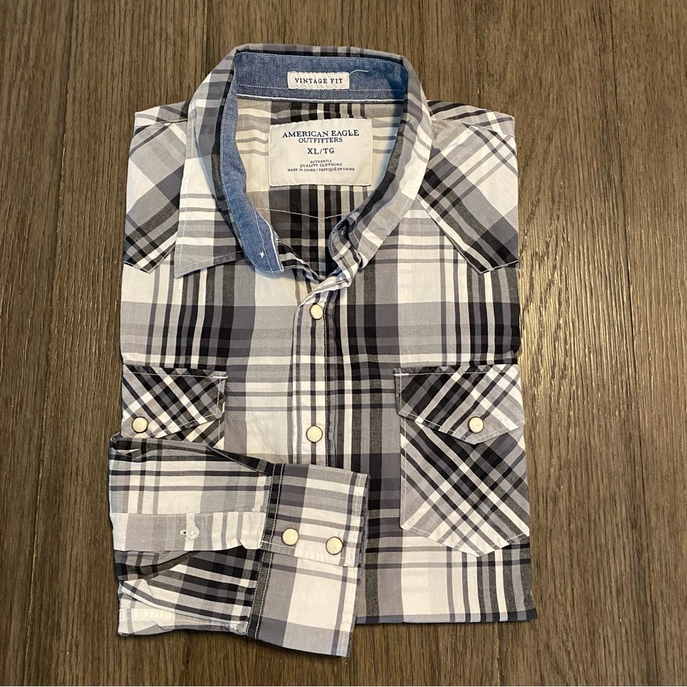 American Eagle western style cotton shirt with snaps!